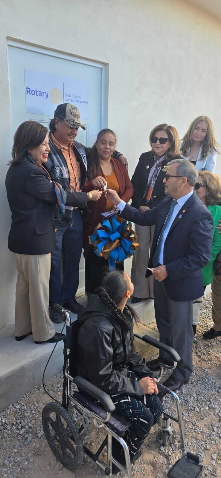 Entrega simbólica de proyecto Rotary